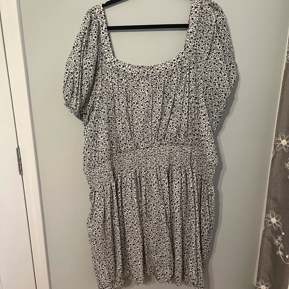 Old Navy Black and White Floral Dress